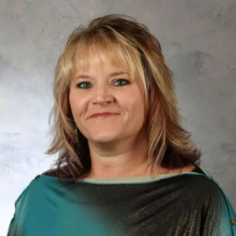 photo of Stephanie Hanenberg with grey background and wearing a blue top